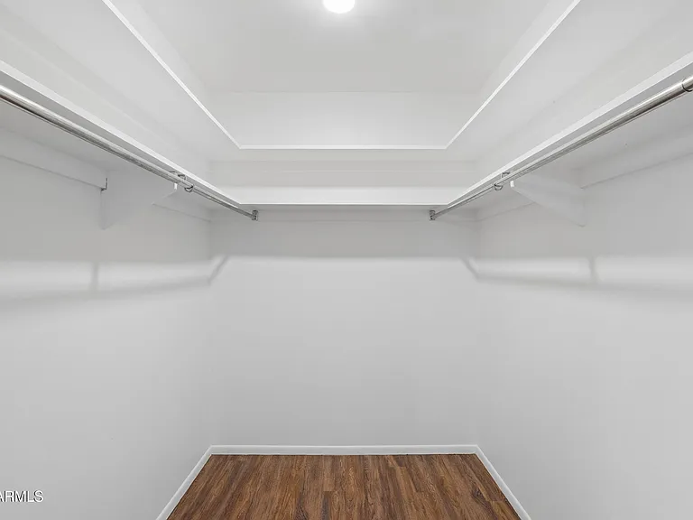 1014 E Balboa Cir — Photo 40