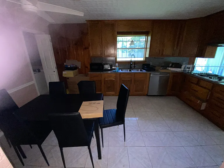 1025 Henderson Ave — Photo 16