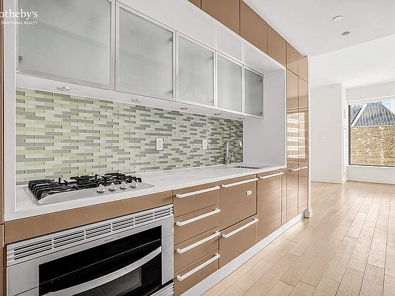 4th image of 75 Wall St #38J