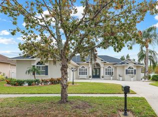 636 Citrus Wood Ln, Valrico, FL 33594