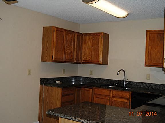 3rd image of 710 E Avenue F