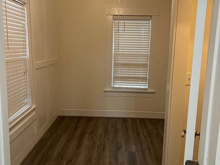 1407 E St — Photo 22