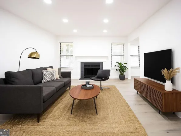 2712 Huntingdon Chase, Sandy Springs, GA 30350