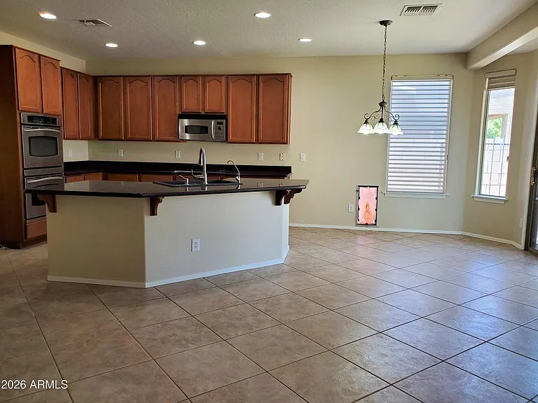 2094 E Oakland St — Photo 10