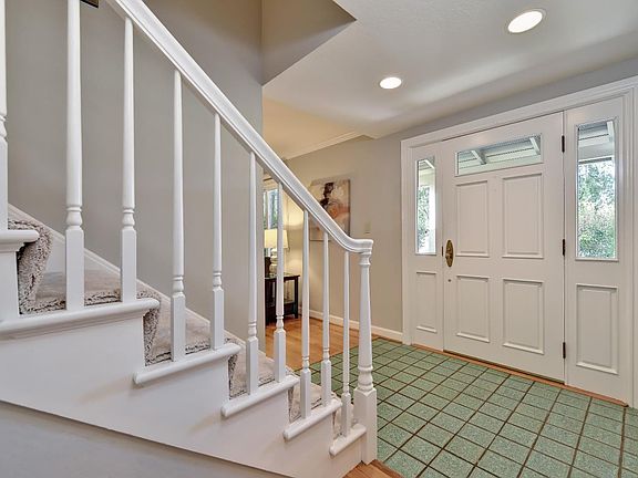 3rd image of 113 Albert Ct