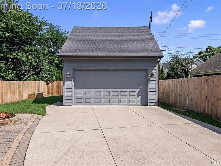 1049 Chapin Ave — Photo 39