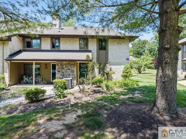 63 Hampshire Dr, Plainsboro, NJ 08536