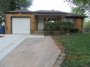 2030 S Parkwood Ln, Wichita, KS 67218