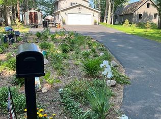 5588 Lakeview Dr, Interlochen, MI 49643