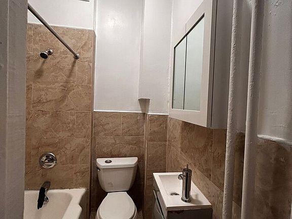 4th image of 53 Maple St