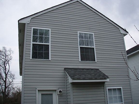 3rd image of 1039 Railroad Ave