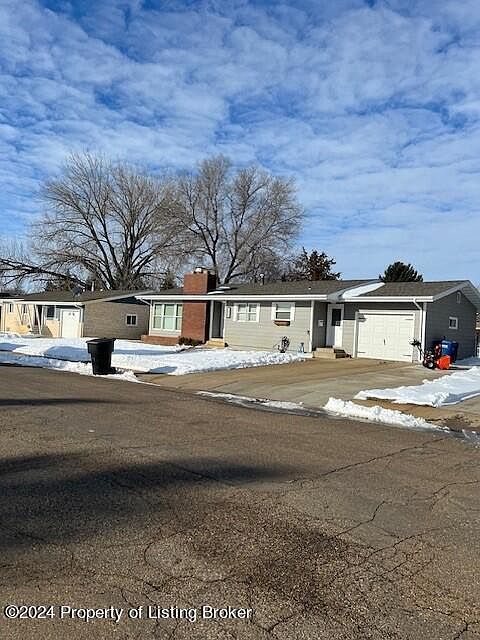 1st image of 1069 11th Ave W