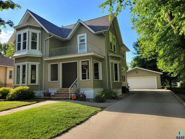 112 W Barck Ave, Luverne, MN 56156