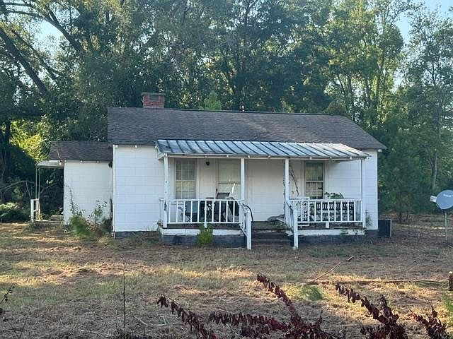 2nd image of 311 Hattie Ln