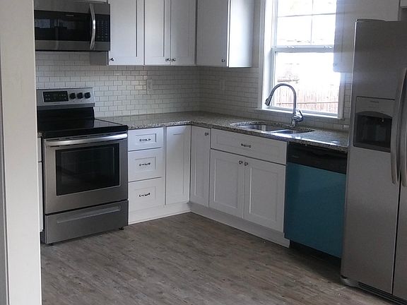 2nd image of 4710 Clifford St