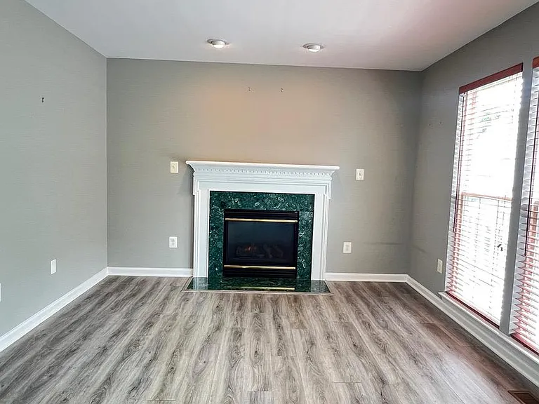 16 Emerald Dr — Photo 9