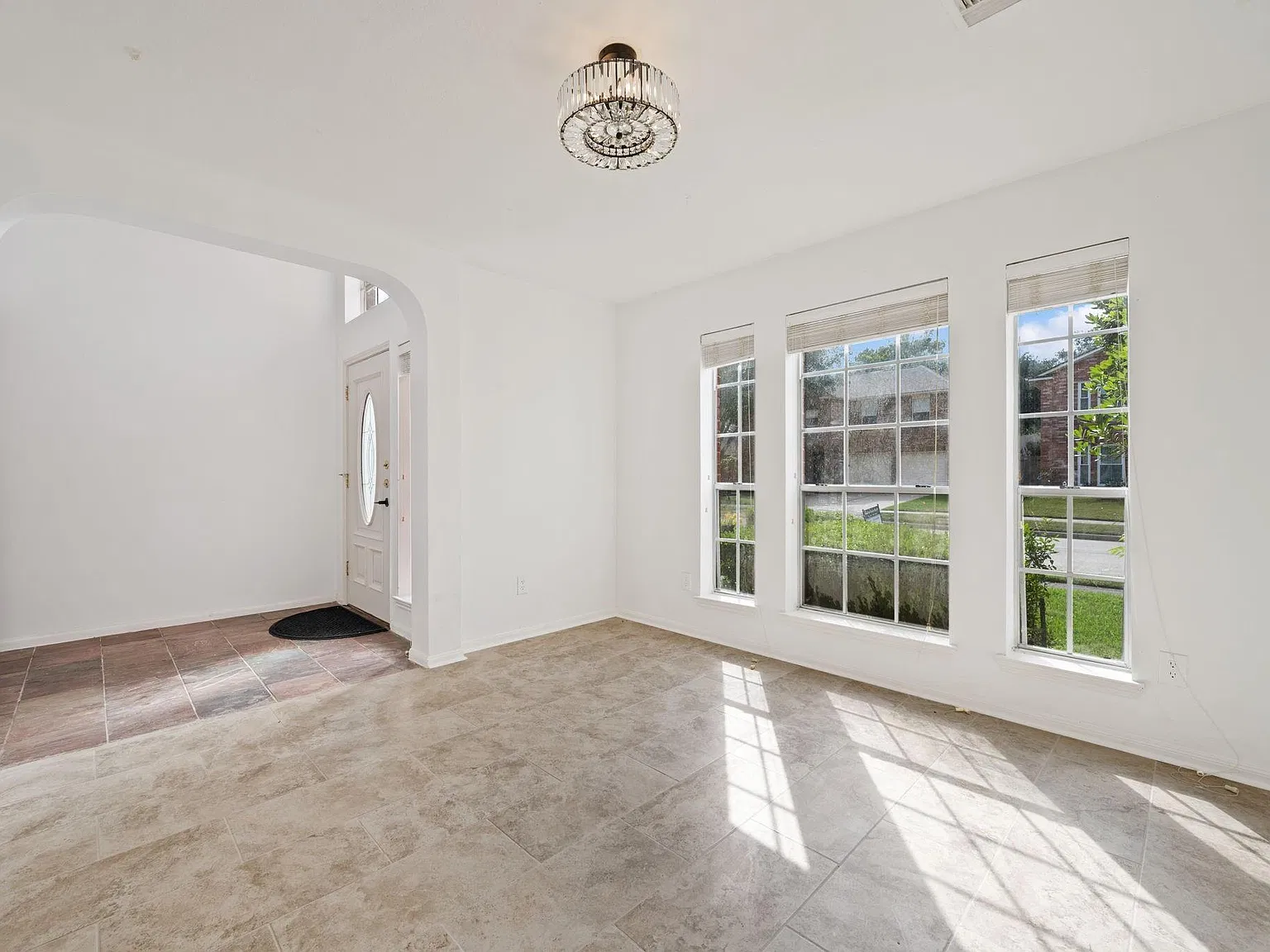 3 bed, 2.5 bath, 2494 sqft, $2,100 — Photo 4
