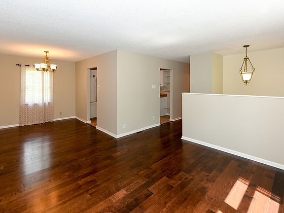 3rd image of 618 Arlington Dr.