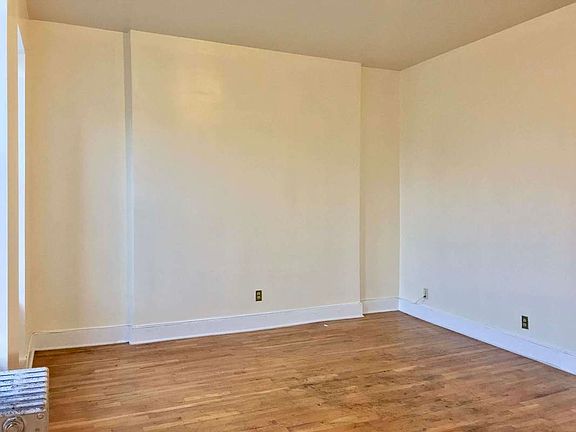 3rd image of 140 W 111th St #10E