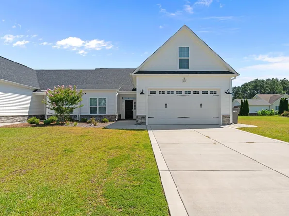310 Oak Pointe Cir E, Lumberton, NC 28358