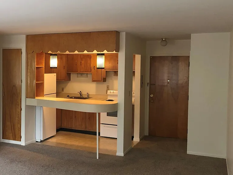1100 Center Ave #206 — Photo 2