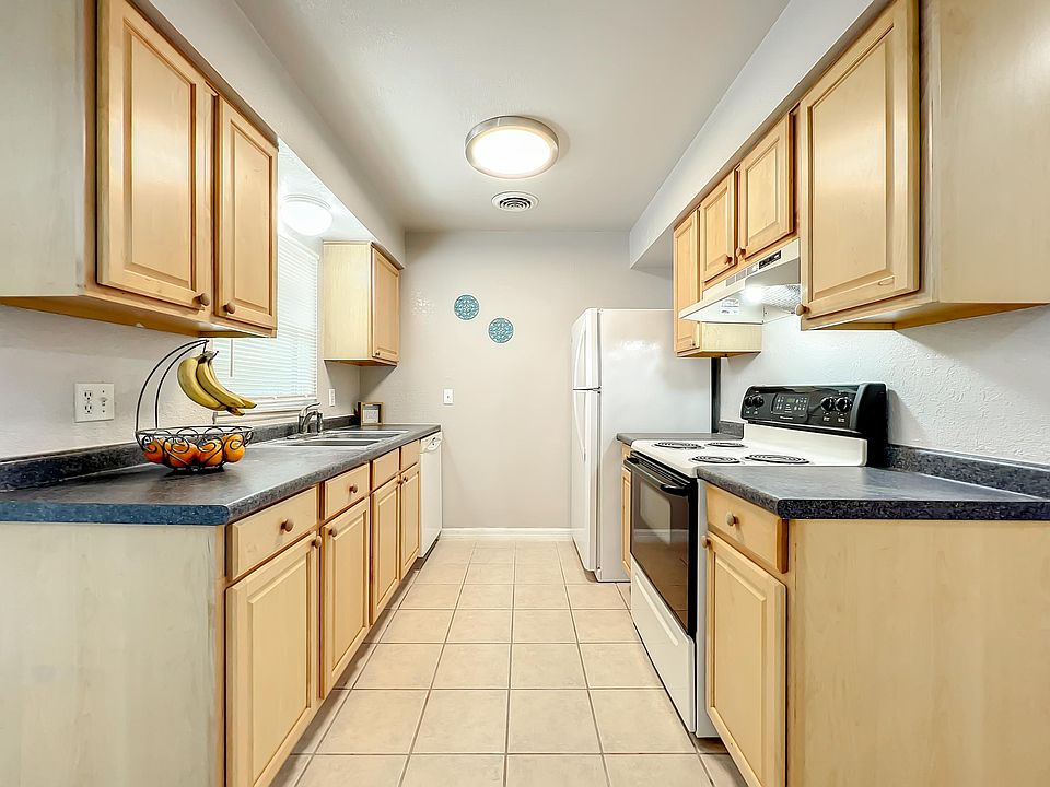1st image of 877 Park Manor Dr #B