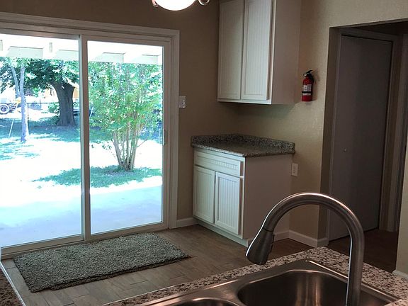 3rd image of 6018 Seacroft Dr