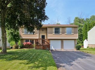 78 Close Hollow Dr, Hamlin, NY 14464
