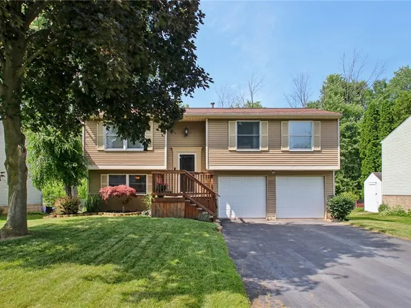 78 Close Hollow Dr, Hamlin, NY 14464