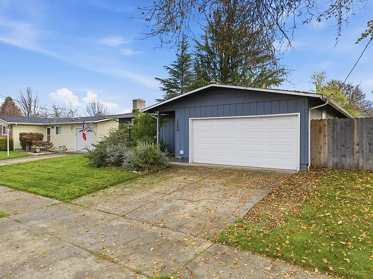 2500 Alma Dr — Photo 3