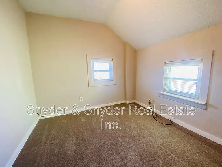 748 Merton Ave — Photo 13