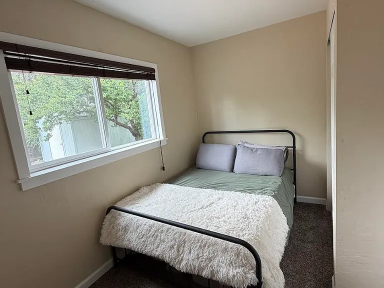 516 E Dale St — Photo 12