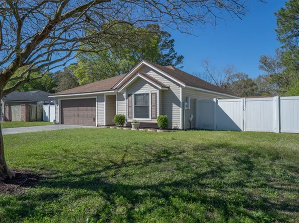 83137 Saint Mark Dr, Yulee, FL 32097