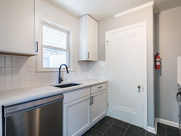 507 Spencer St — Photo 4