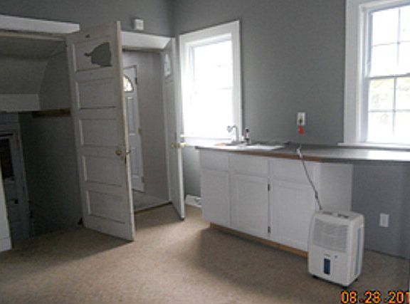 3rd image of 634 Park Ave W
