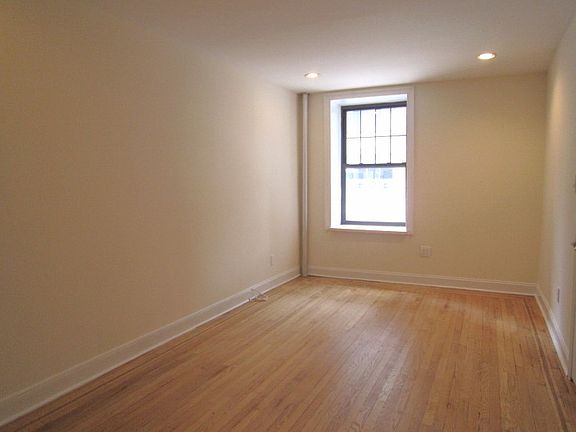 5th image of 15 Sheridan Sq APT 1A