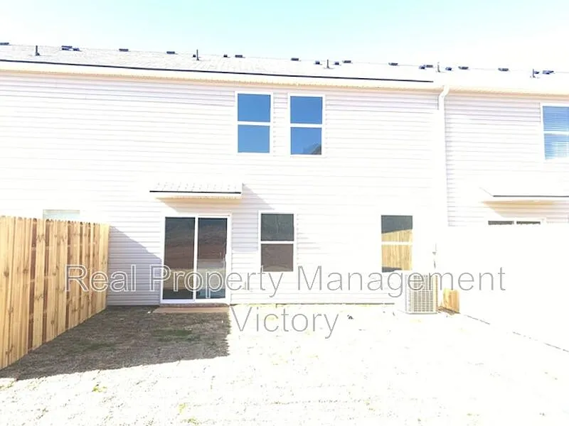 Building Photo - 122 Marina Dr