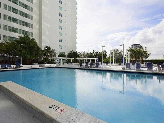 2nd image of 1800 N Bayshore Dr APT 4006