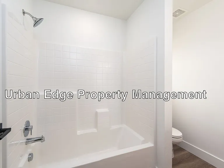 5006 E Hagadorn Ln — Photo 10