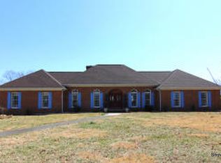 103 Summit Ln, Troutville, VA 24175
