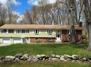 8 Maplewood Rd, Tewksbury, MA 01876