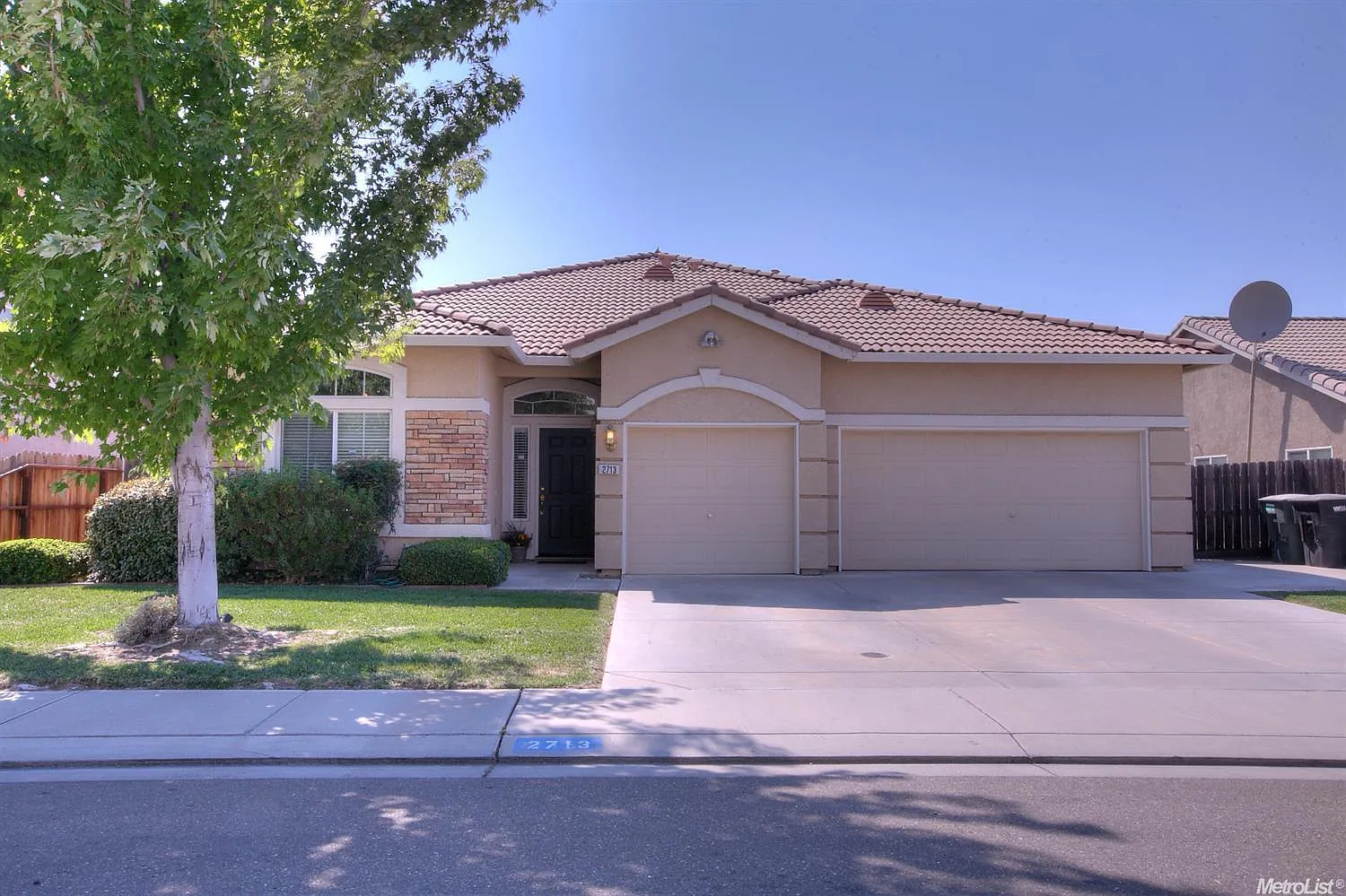 4 bed, 2347 sqft, $2,900 — Photo 1