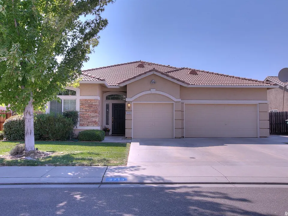 2713 Esta Ave