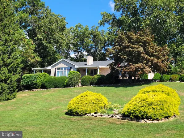13741 Villa View Dr W, Waynesboro, PA 17268