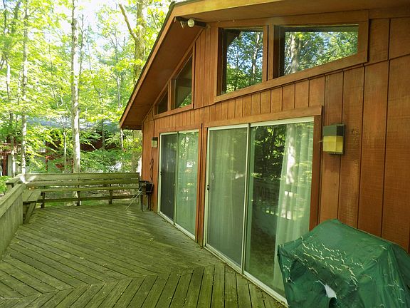 5th image of 33 Clubhouse Dr