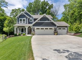 5454 Canyon River Dr NE, Ada, MI
