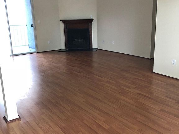 2nd image of 200 W Chestnut St APT 309