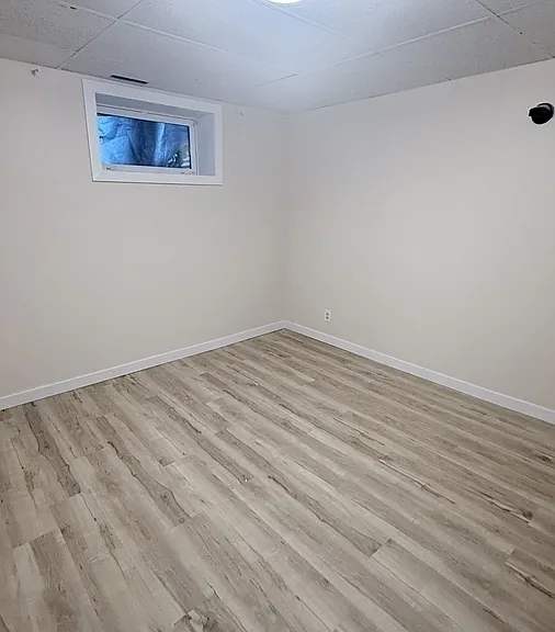 542 Fisher Cres — Photo 2