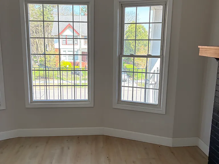 1343 Seward St — Photo 12