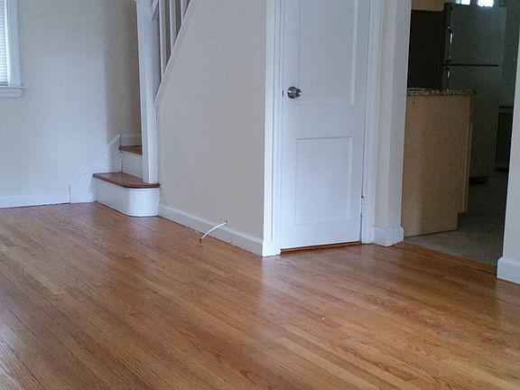 3rd image of 301 Kensington Ct
